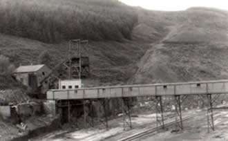 Ffaldau Colliery in 1986 during demolition. The screens and aerial ropeway have been removed.